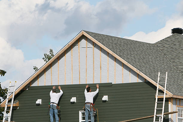Professional Siding Installation technician working in Freeland, WA